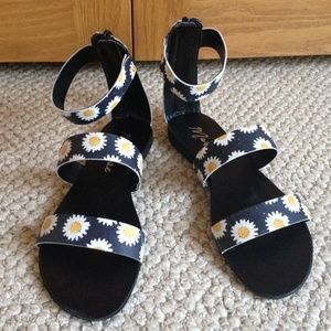 MATISSE - Nikita Daisy Sandal - Very Good Condition